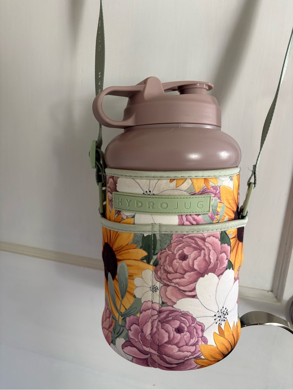NWOT HydroJug Floral Carry Case with Mauve Bottle 73oz